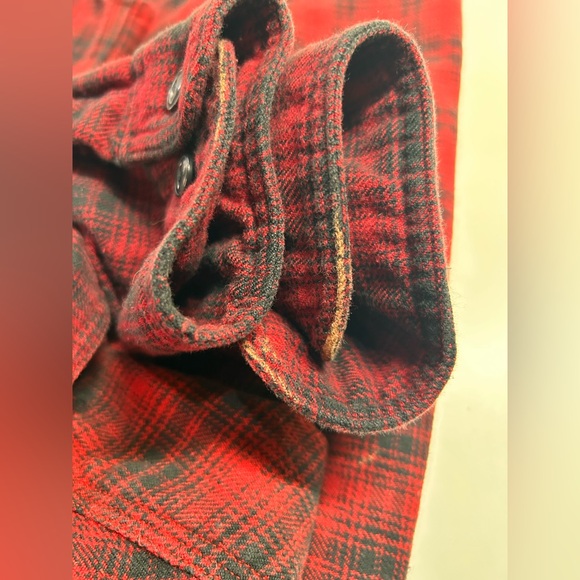Woolrich Men’s Red Plaid Long Sleeve Button Down Flannel Shirt. Size M - Picture 10 of 10
